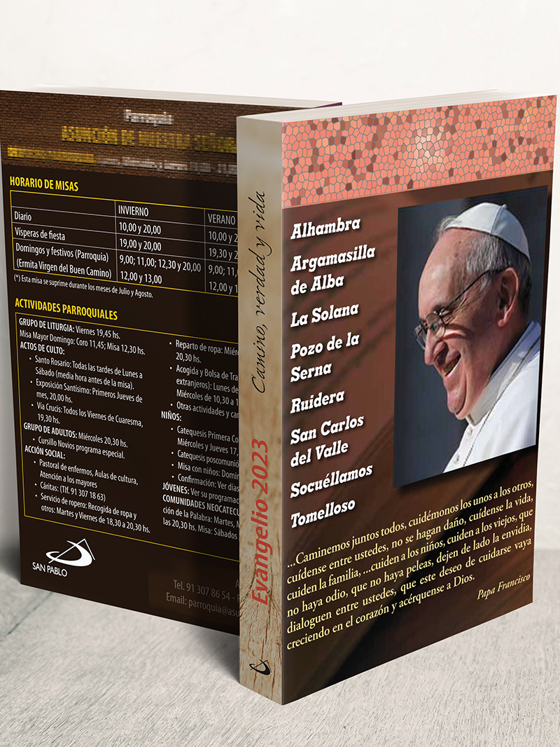 Dos ejemplares personalizados del Evangelio 2023. Uno con la portada personalizado (con la imagen del papa Francisco) y otro con la contraportada personalizado con las informaciones de la parroquia.